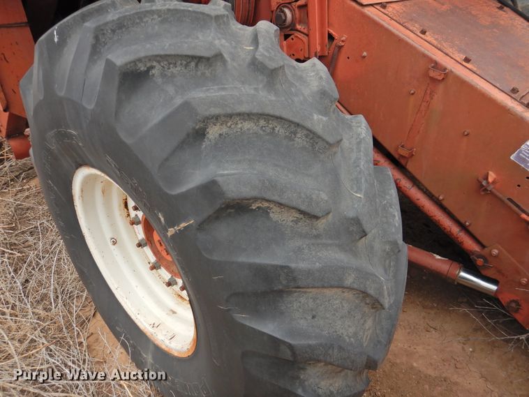 image for item DJ8460 International Harvester 915  combine