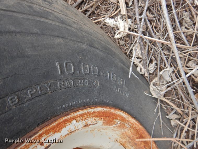 image for item DJ8460 International Harvester 915  combine