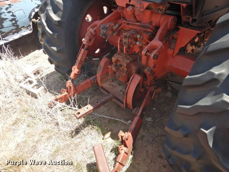 image for item DJ8463 1980 International 1486  tractor