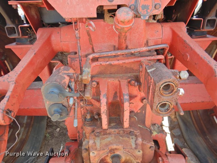 image for item DJ8463 1980 International 1486  tractor
