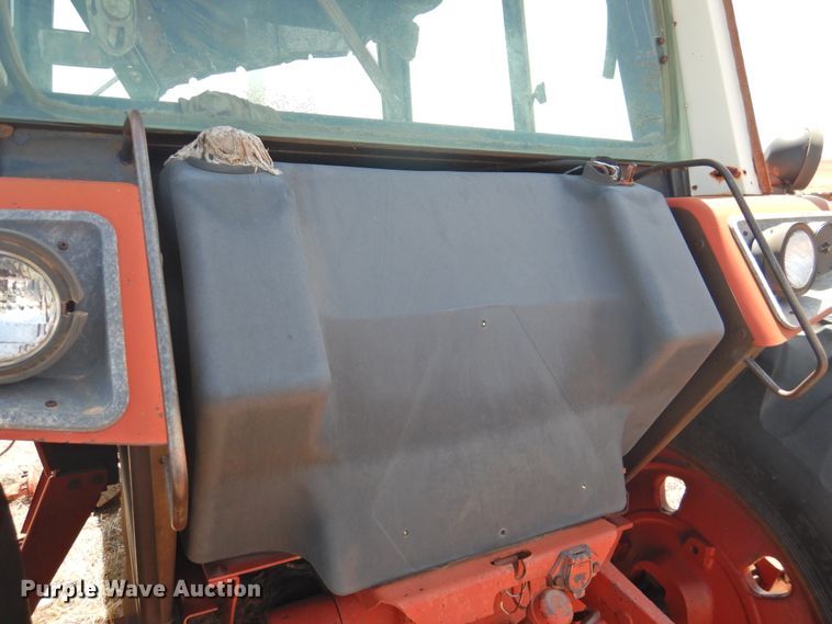 image for item DJ8463 1980 International 1486  tractor