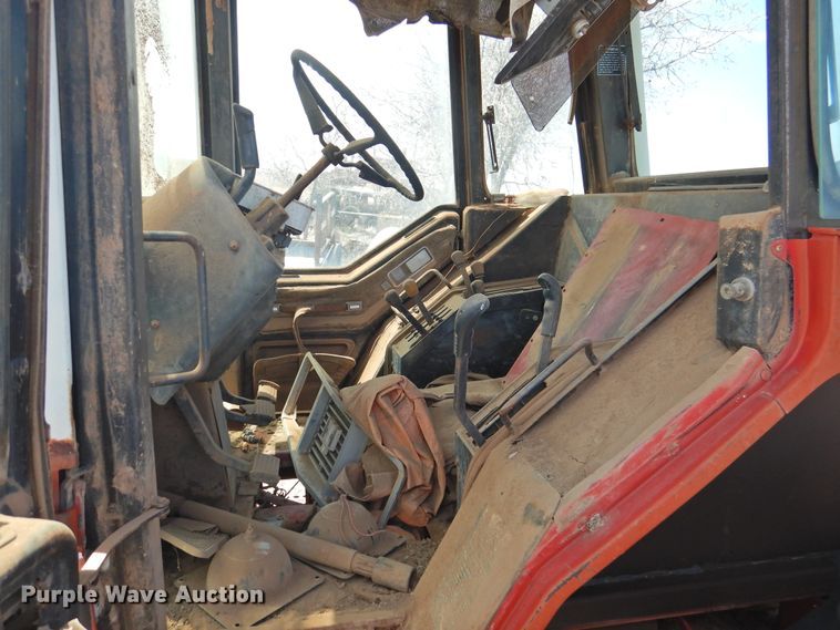 image for item DJ8463 1980 International 1486  tractor