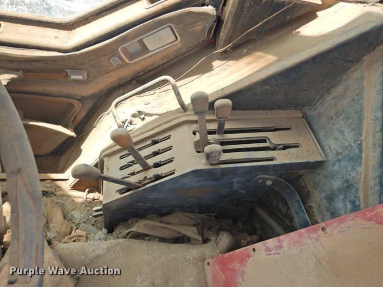 image for item DJ8463 1980 International 1486  tractor