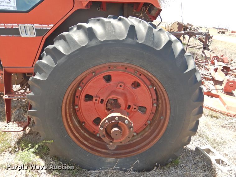 image for item DJ8463 1980 International 1486  tractor