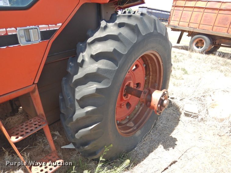 image for item DJ8463 1980 International 1486  tractor