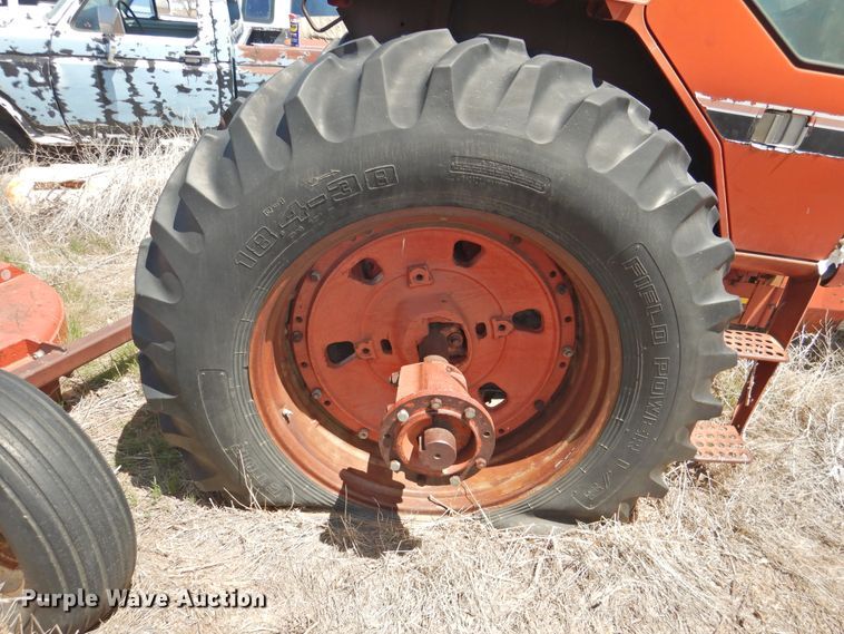 image for item DJ8463 1980 International 1486  tractor