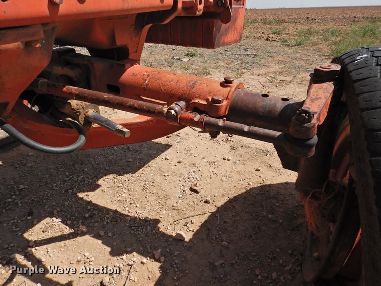 image for item DJ8465 1980 International 1486  tractor