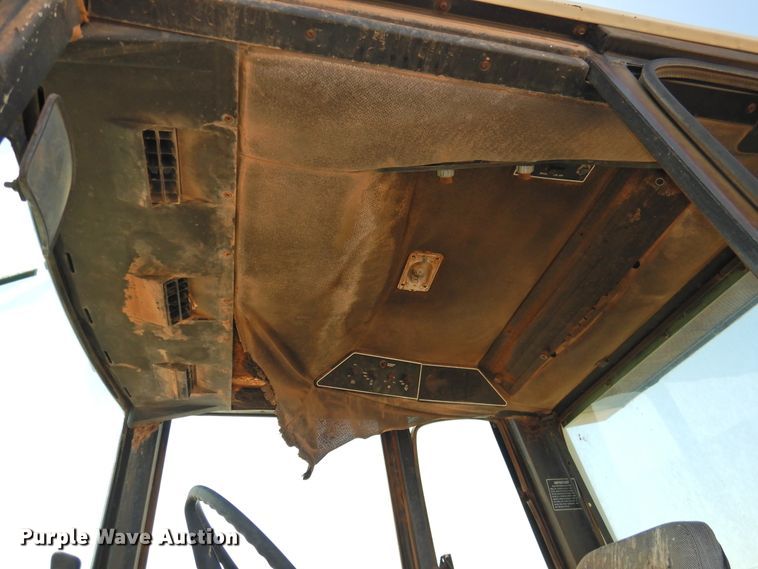 image for item DJ8465 1980 International 1486  tractor