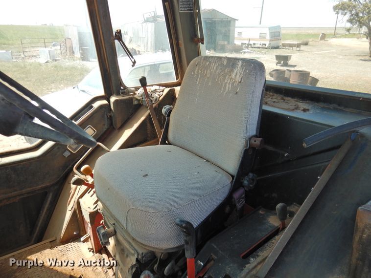 image for item DJ8465 1980 International 1486  tractor