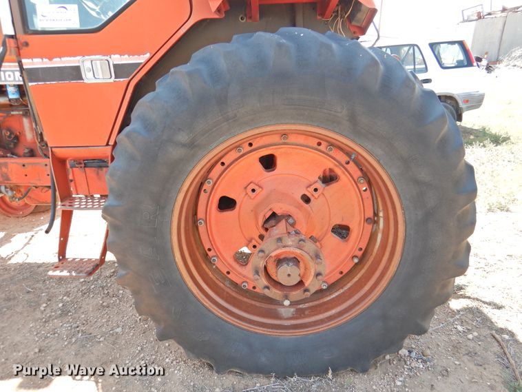 image for item DJ8465 1980 International 1486  tractor