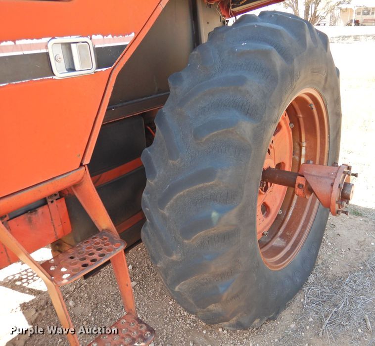 image for item DJ8465 1980 International 1486  tractor