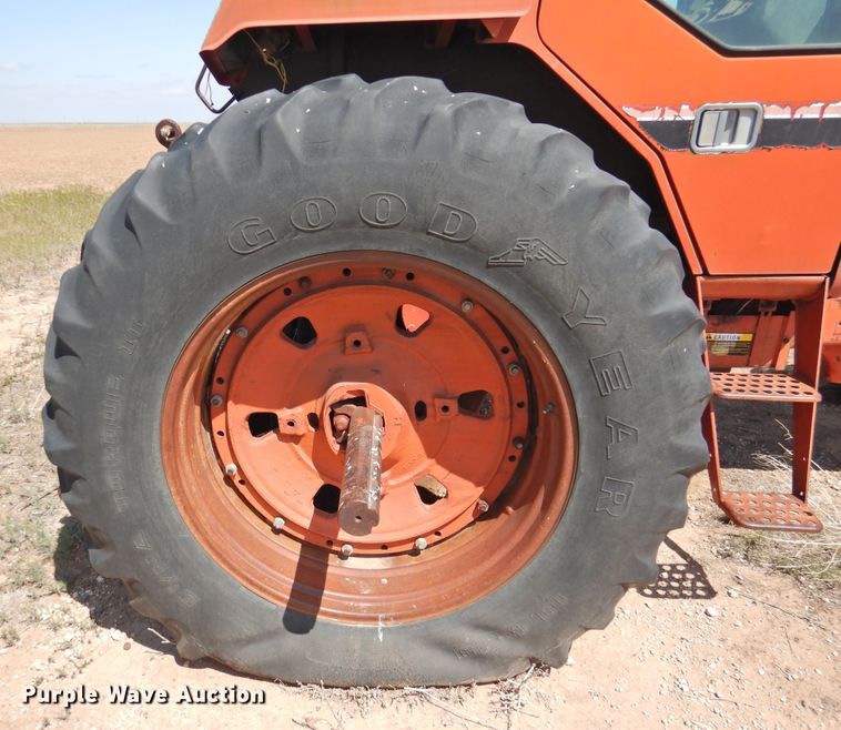 image for item DJ8465 1980 International 1486  tractor