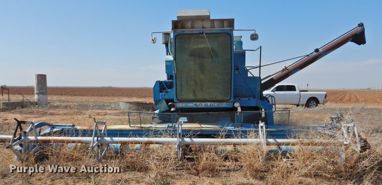 image for item DJ8466 Ford 642  combine