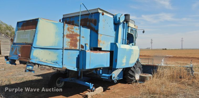 image for item DJ8466 Ford 642  combine