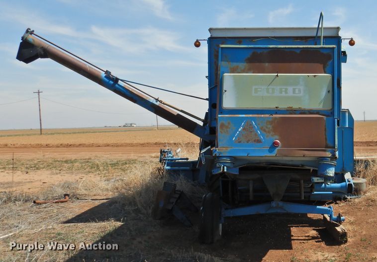 image for item DJ8466 Ford 642  combine