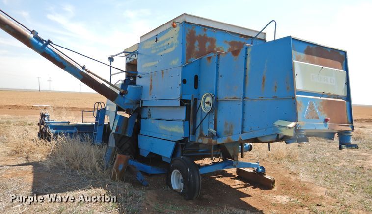 image for item DJ8466 Ford 642  combine