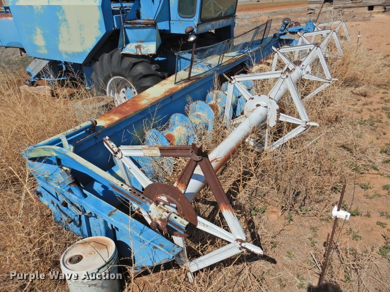 image for item DJ8466 Ford 642  combine