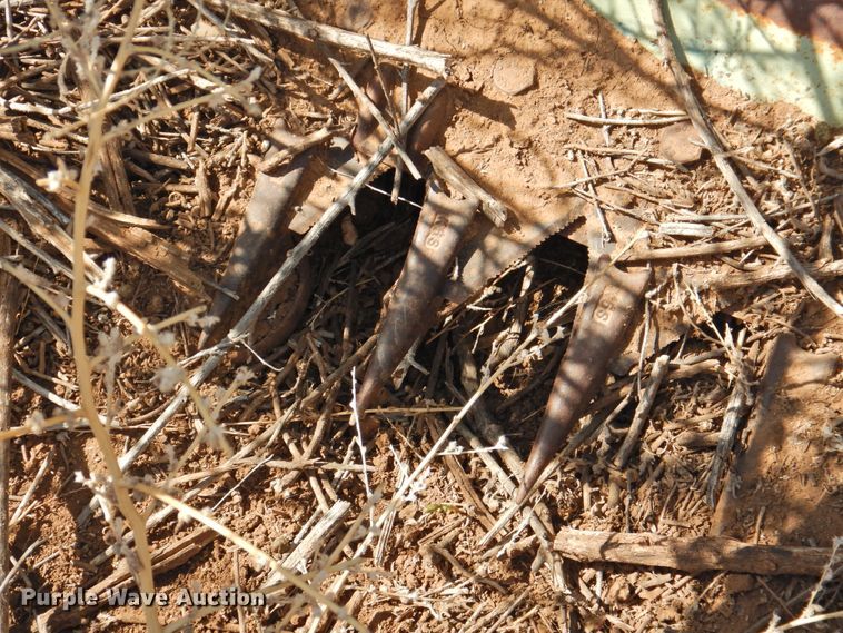 image for item DJ8466 Ford 642  combine