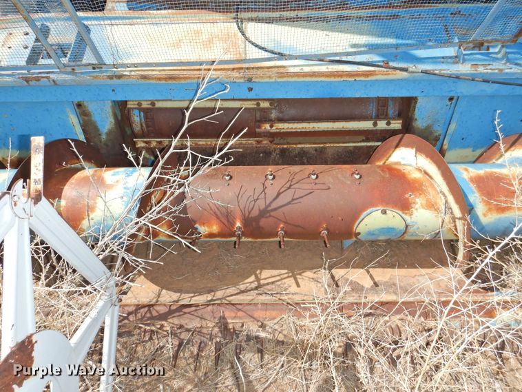 image for item DJ8466 Ford 642  combine