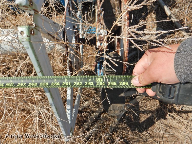 image for item DJ8466 Ford 642  combine