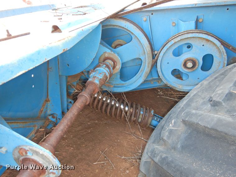 image for item DJ8466 Ford 642  combine