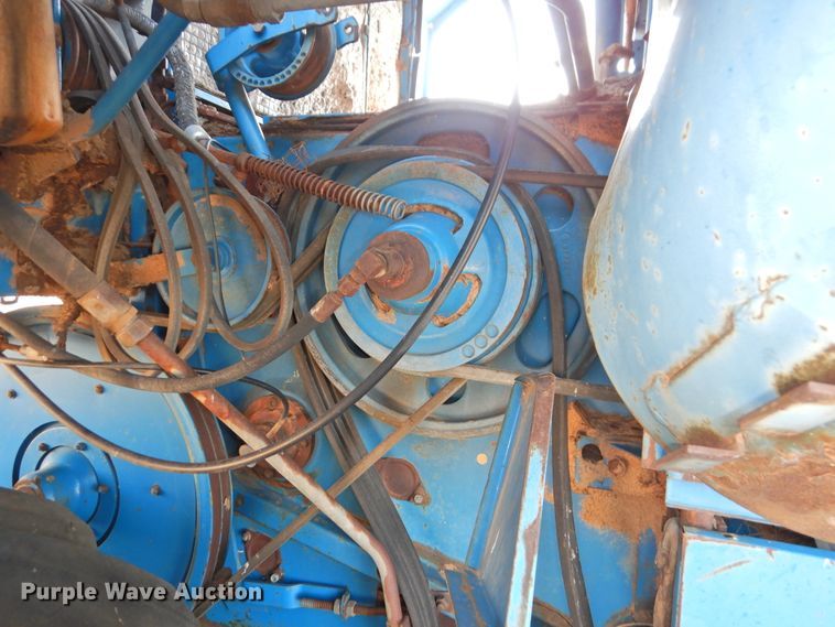 image for item DJ8466 Ford 642  combine