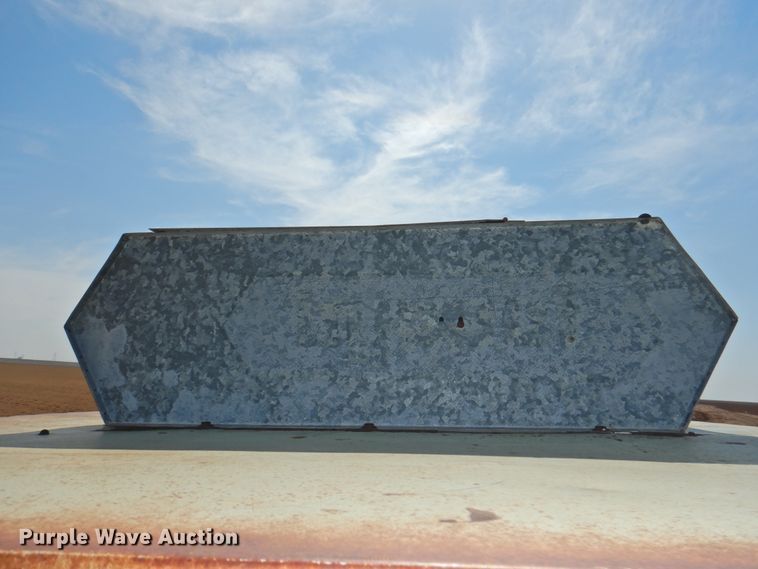 image for item DJ8466 Ford 642  combine