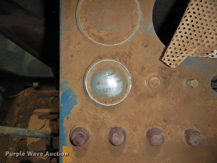 image for item DJ8466 Ford 642  combine