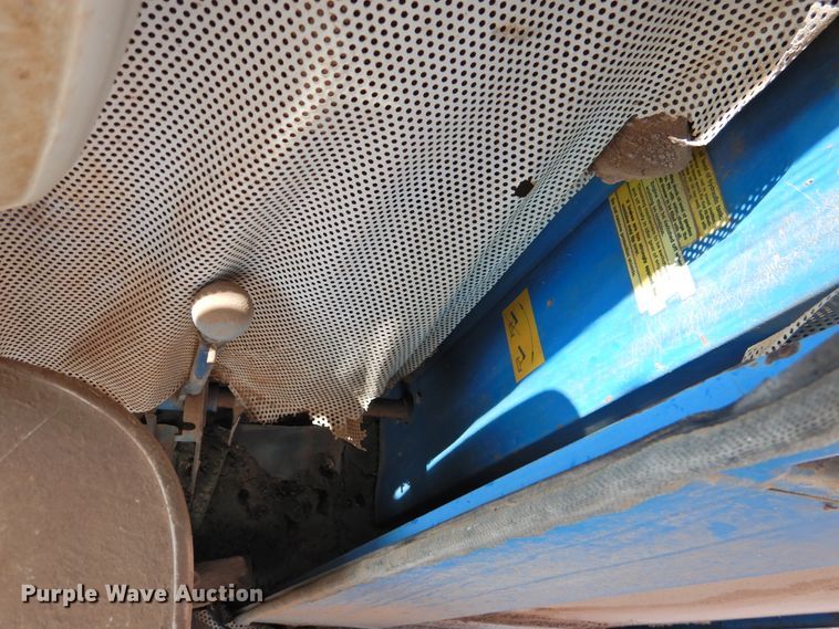 image for item DJ8466 Ford 642  combine