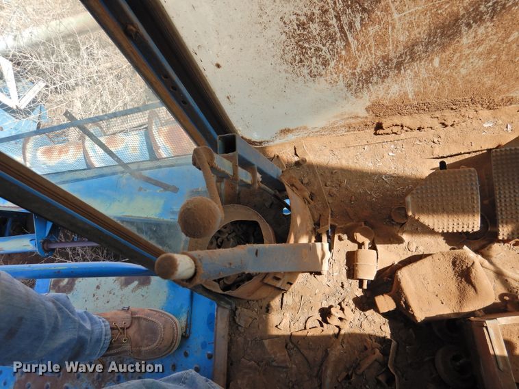 image for item DJ8466 Ford 642  combine