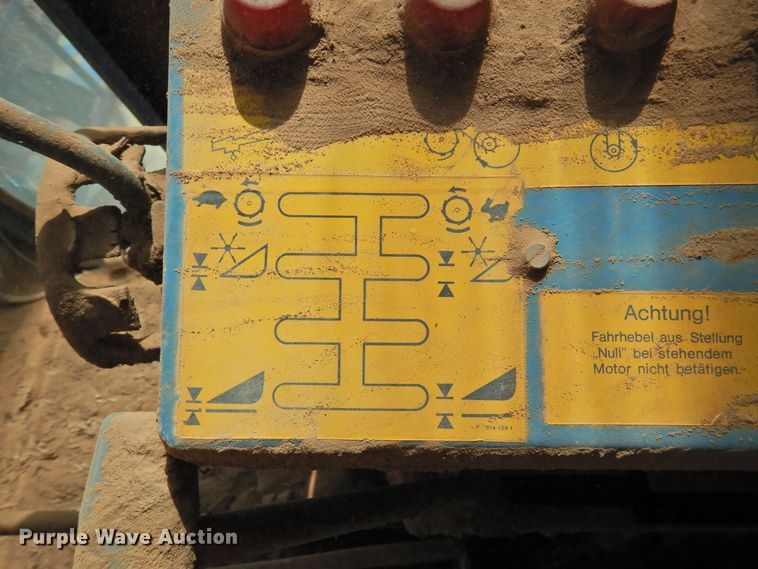 image for item DJ8466 Ford 642  combine