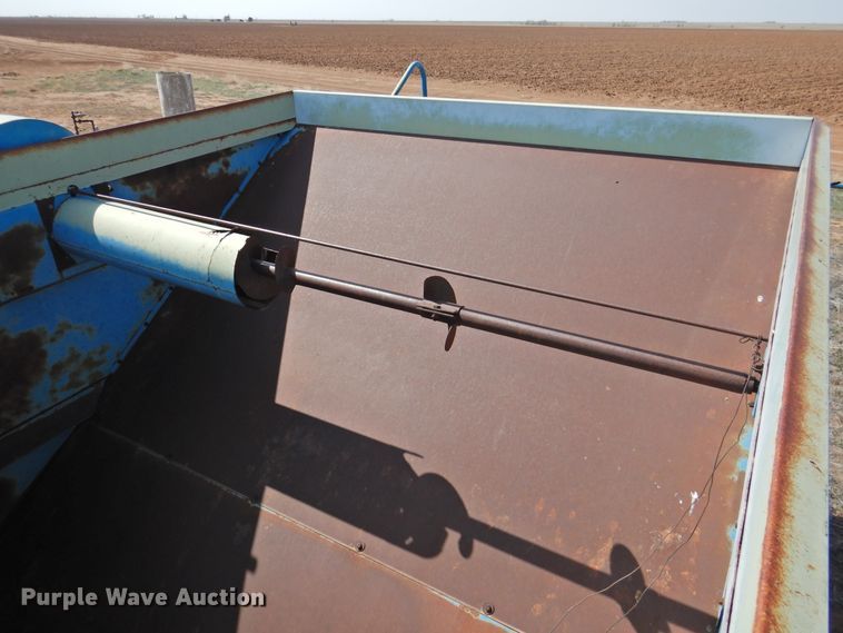 image for item DJ8466 Ford 642  combine