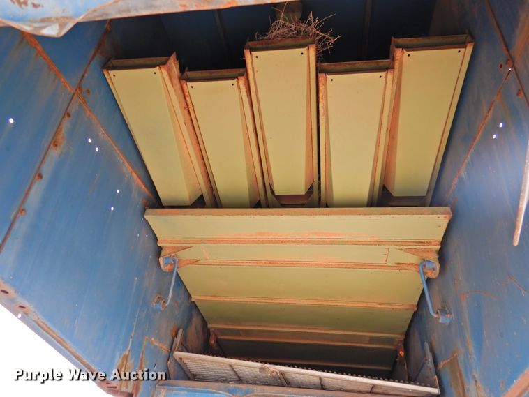 image for item DJ8466 Ford 642  combine