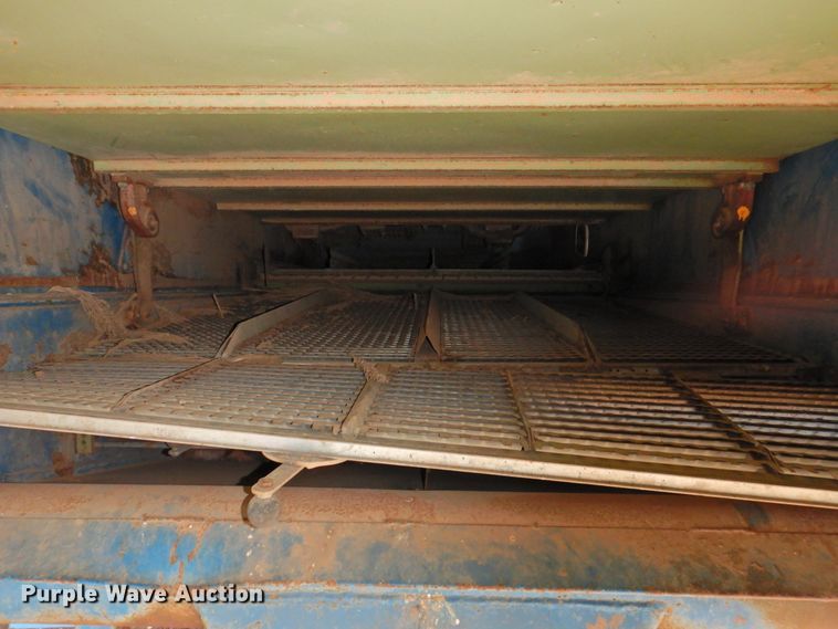 image for item DJ8466 Ford 642  combine