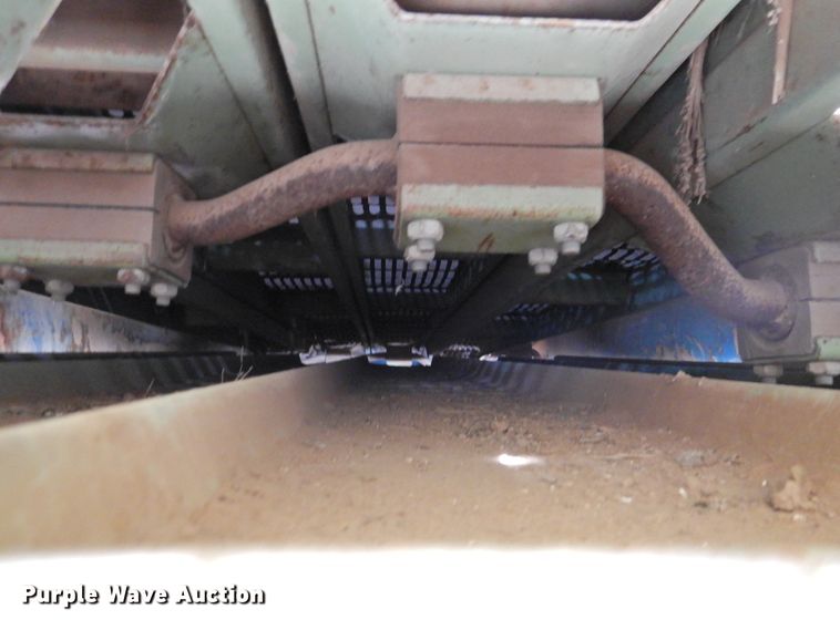 image for item DJ8466 Ford 642  combine