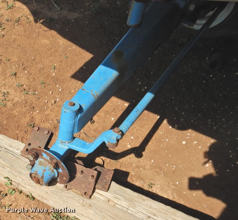 image for item DJ8466 Ford 642  combine