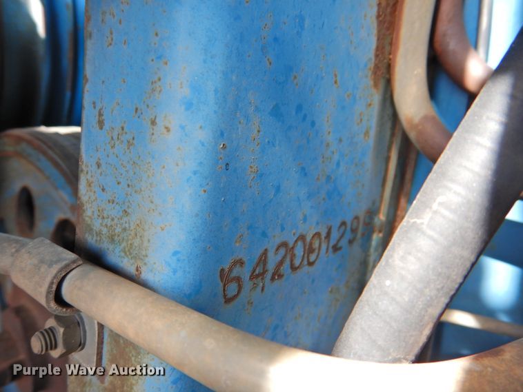 image for item DJ8466 Ford 642  combine