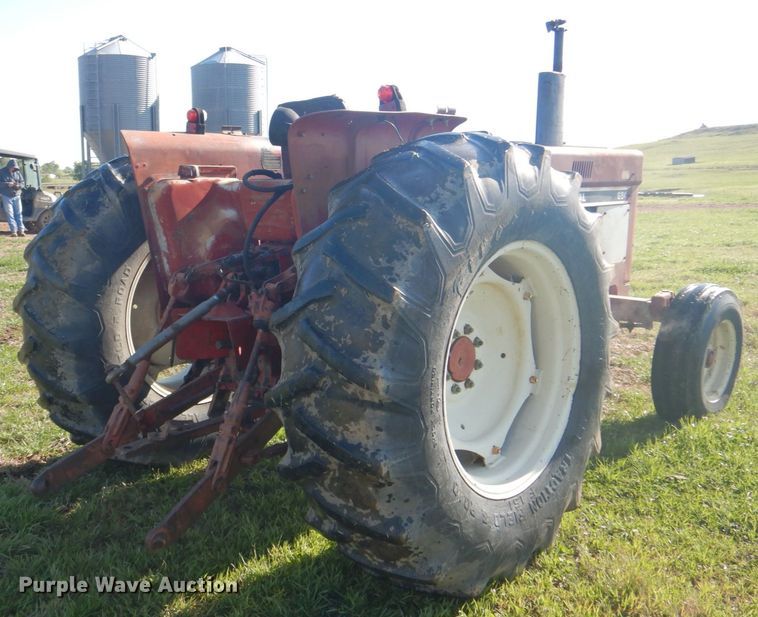 image for item DK5613 International 684  tractor