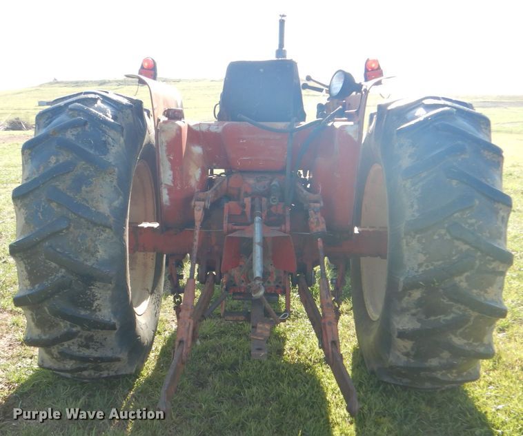 image for item DK5613 International 684  tractor