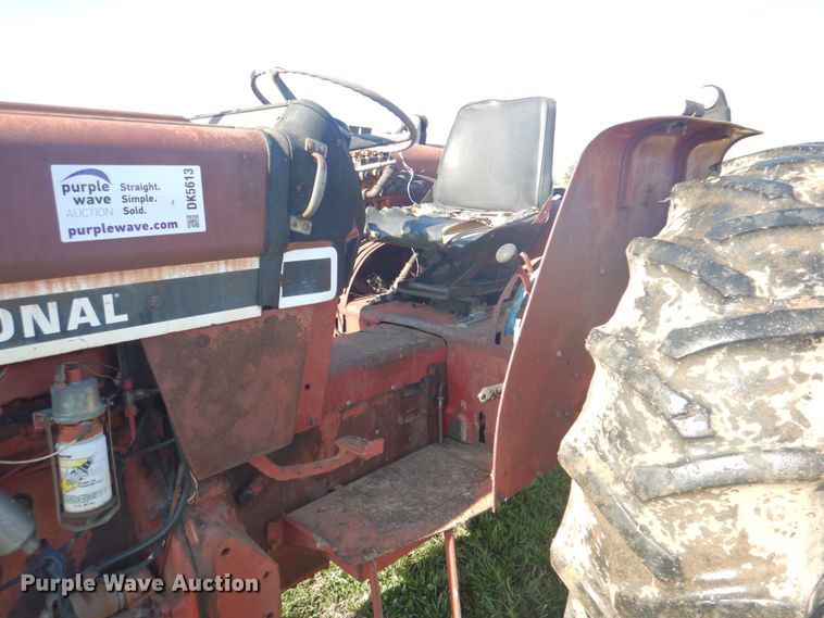 image for item DK5613 International 684  tractor