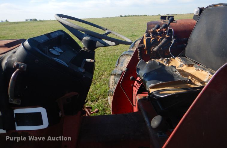 image for item DK5613 International 684  tractor