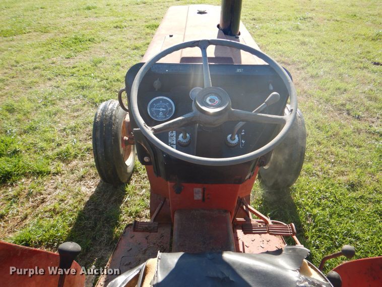 image for item DK5613 International 684  tractor