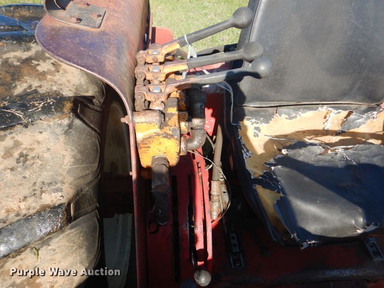 image for item DK5613 International 684  tractor