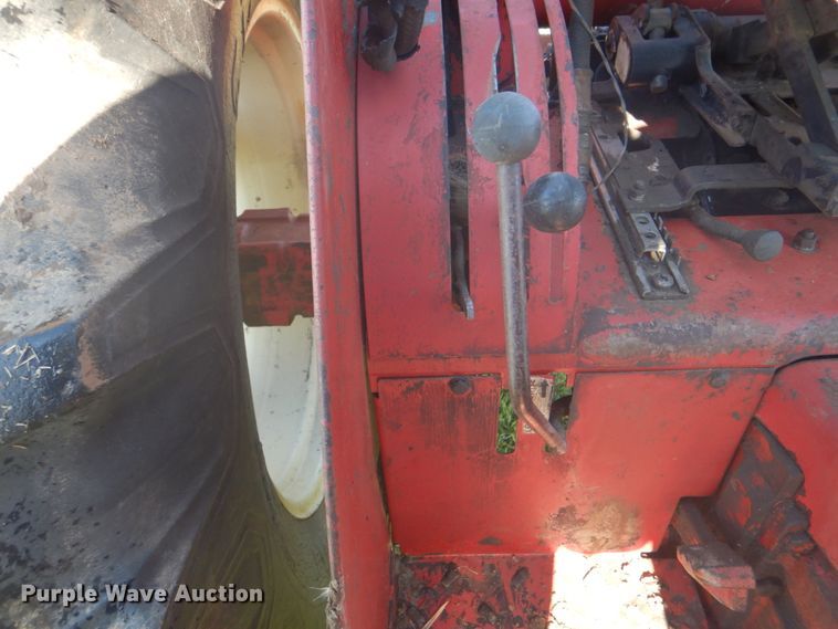 image for item DK5613 International 684  tractor