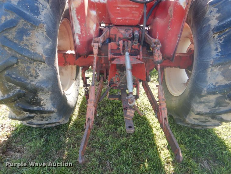 image for item DK5613 International 684  tractor