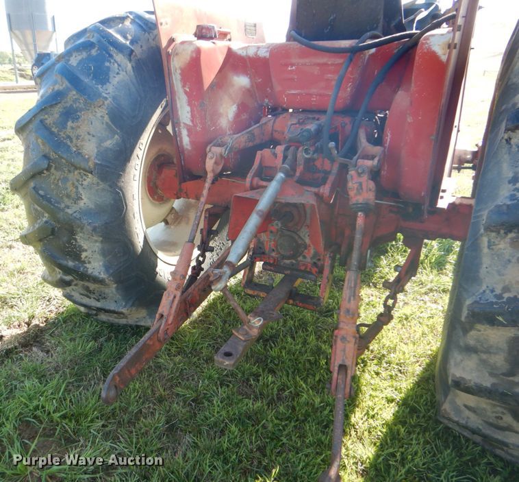 image for item DK5613 International 684  tractor