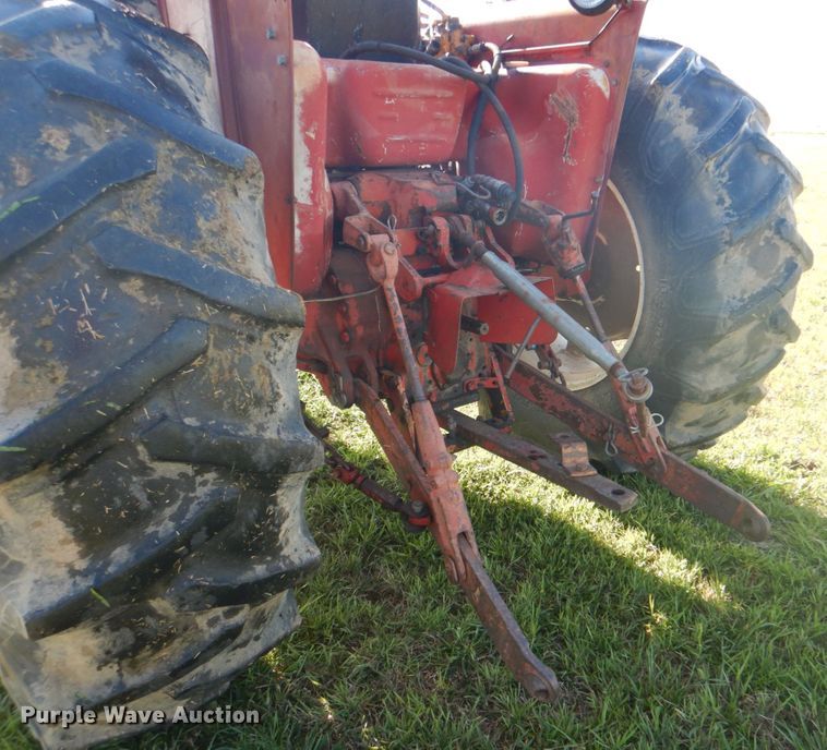 image for item DK5613 International 684  tractor