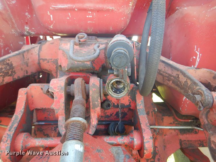 image for item DK5613 International 684  tractor