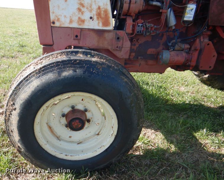 image for item DK5613 International 684  tractor