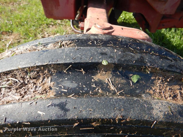 image for item DK5613 International 684  tractor